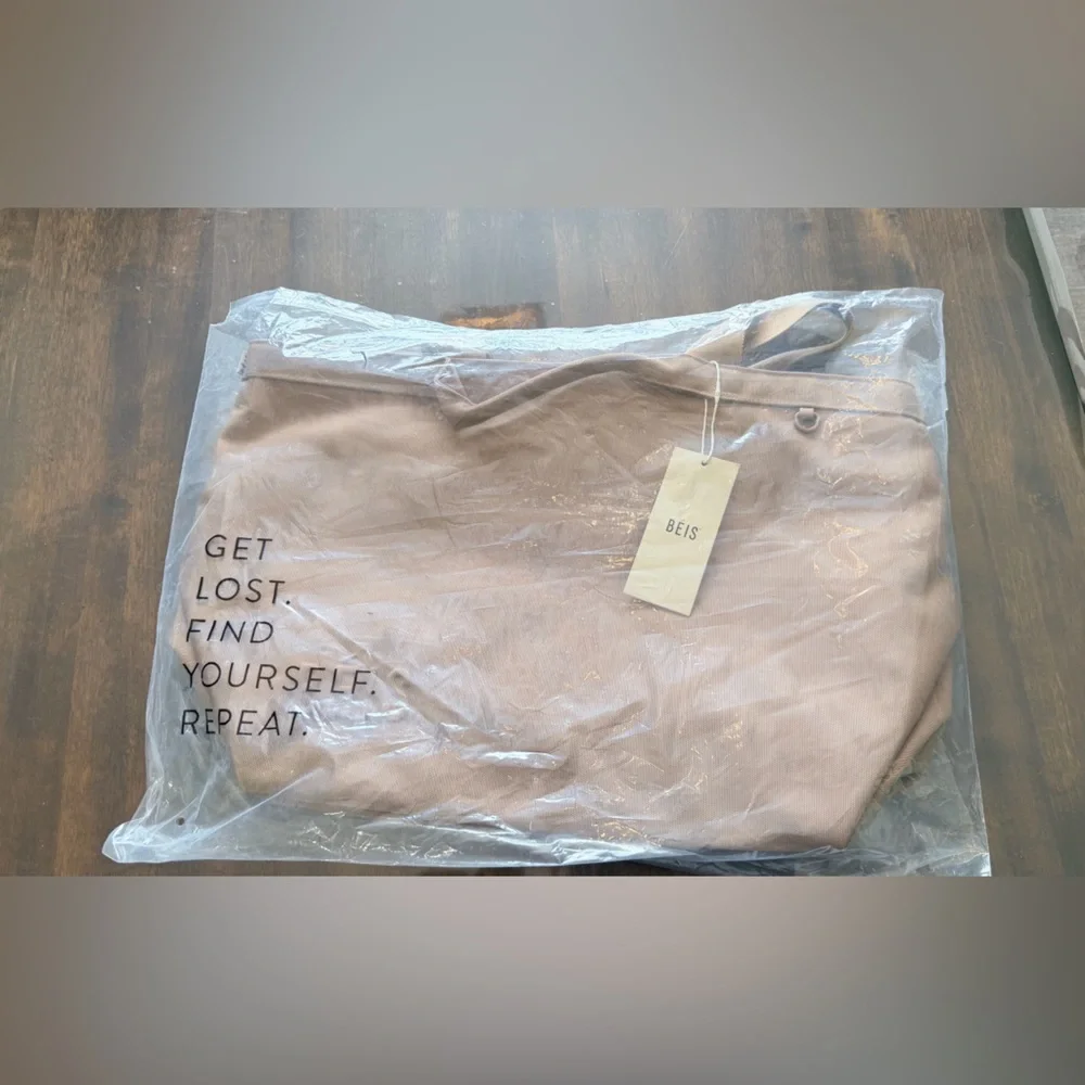 BNWT Beis Travel Tote in Camel - Picture 5 of 5